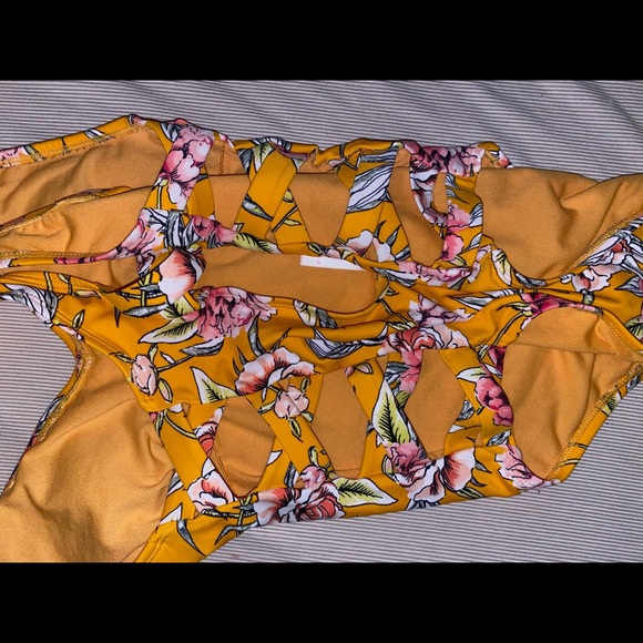 One piece swimsuit - Picture 3 of 4